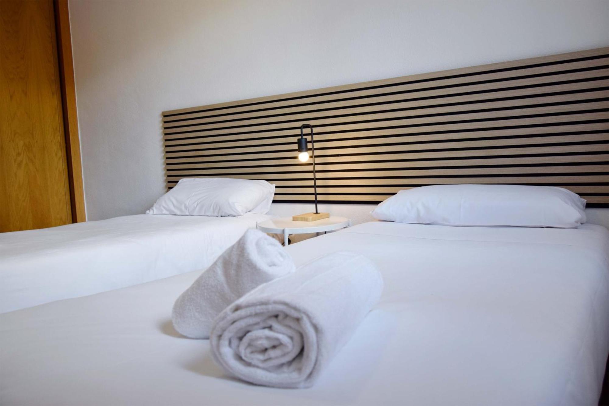 Apartamentos El Pilar Suites 3000 Zaragoza Eksteriør billede