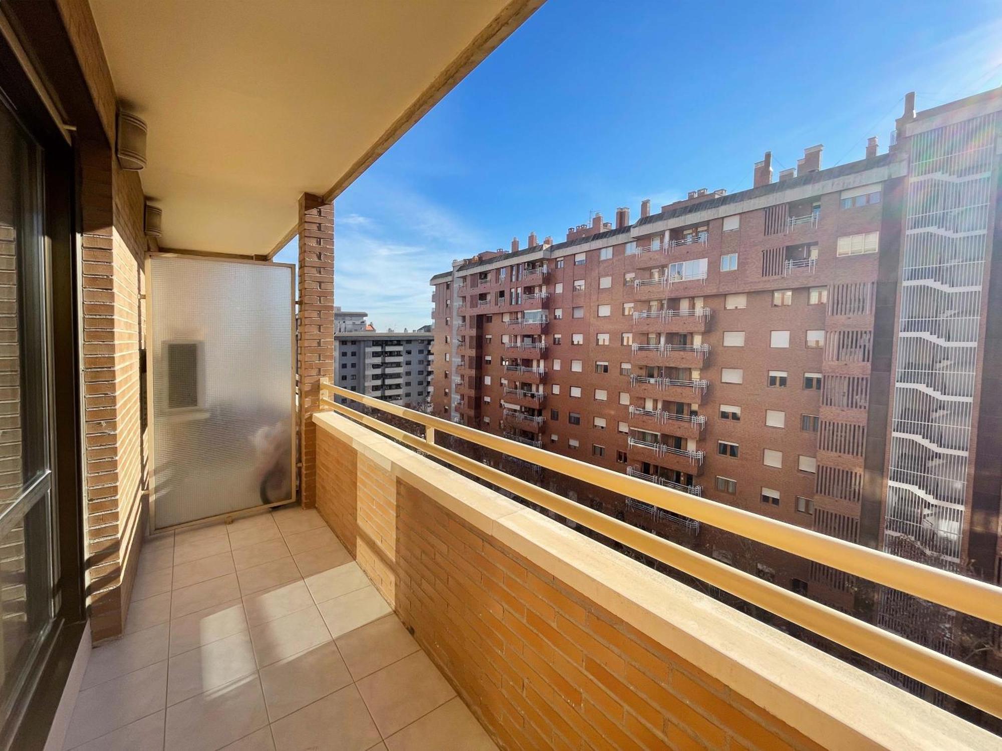 Apartamentos El Pilar Suites 3000 Zaragoza Eksteriør billede