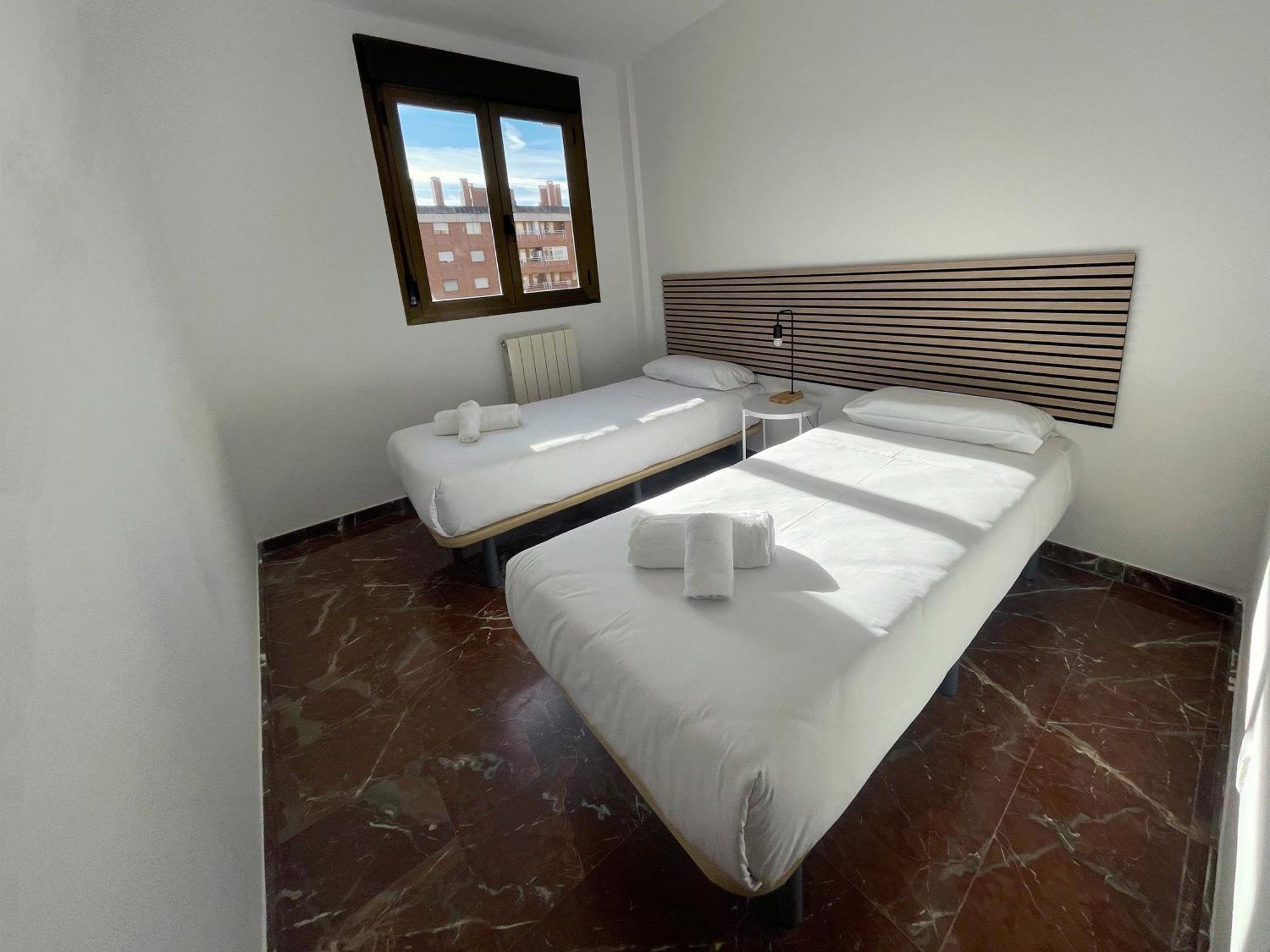 Apartamentos El Pilar Suites 3000 Zaragoza Eksteriør billede