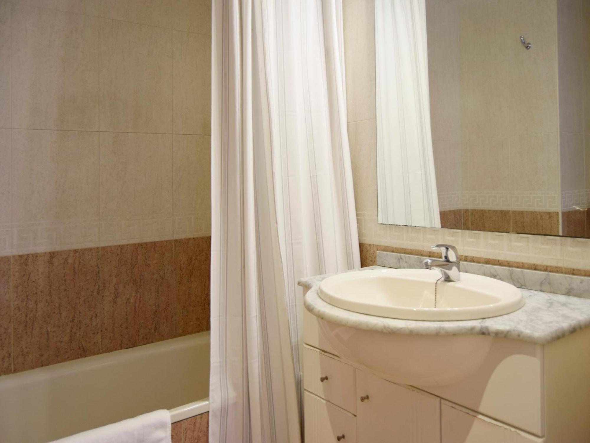 Apartamentos El Pilar Suites 3000 Zaragoza Eksteriør billede