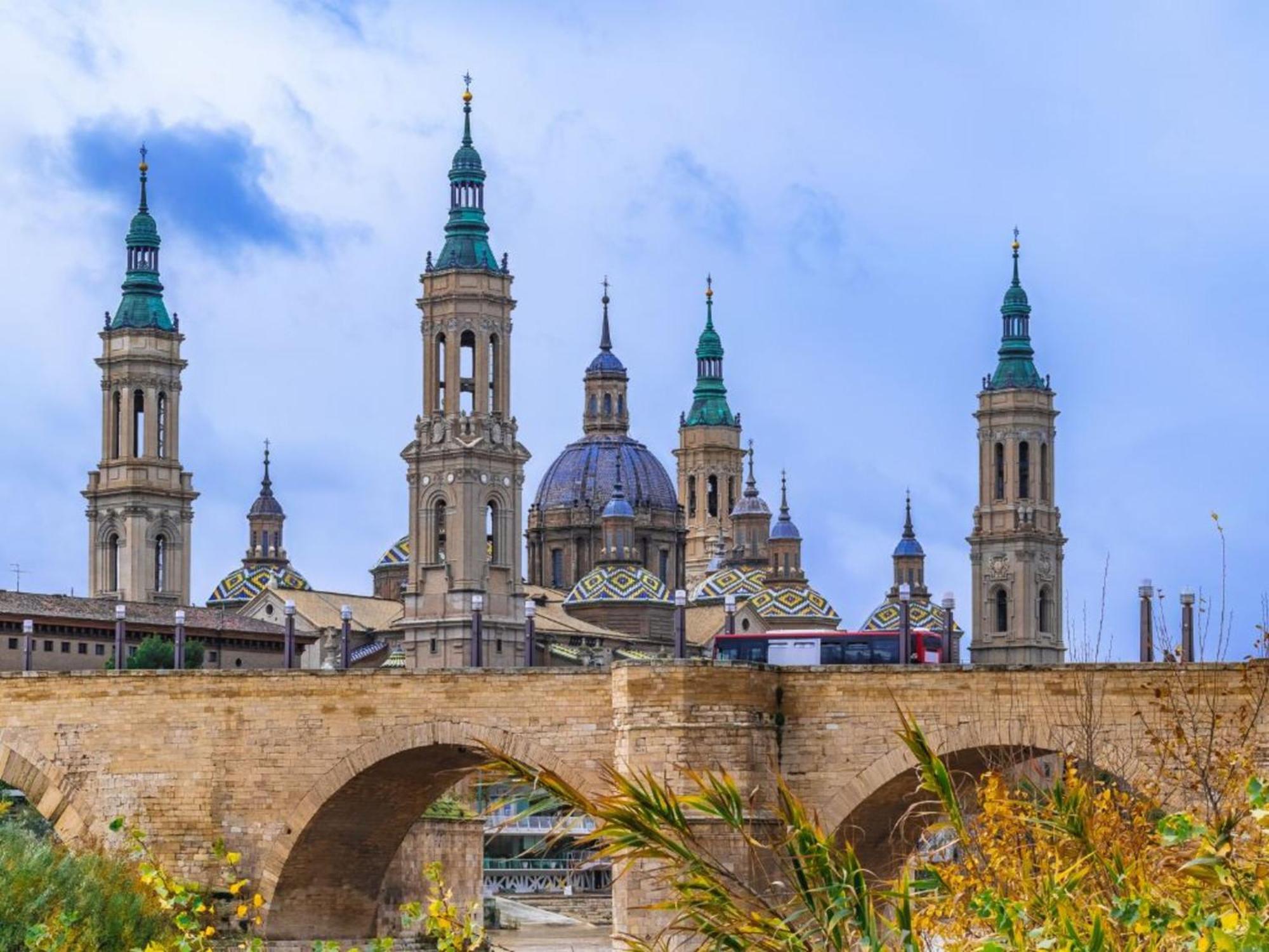 Apartamentos El Pilar Suites 3000 Zaragoza Eksteriør billede